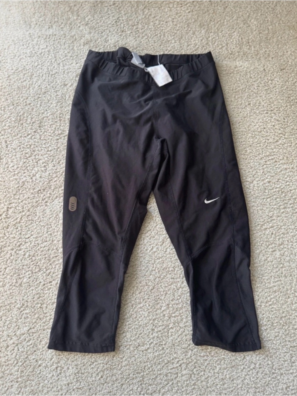 Nike Women’s Black Cropped Athletic Capris with Swoosh athletic